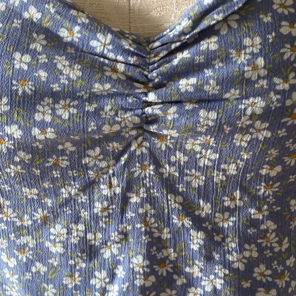 Live To Be Spoiled Cropped Smocked Top Blue Daisy Size Small - Picture 2 of 7